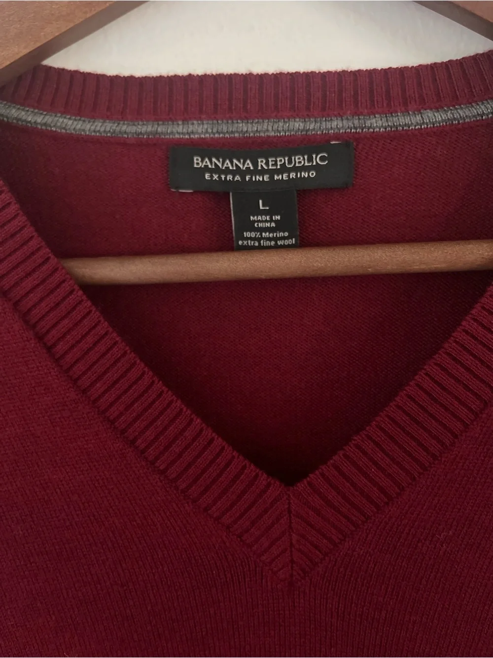 Banana Republic Sweater V Neck Extra Fine Merino Wool Burgundy Men's Size Large